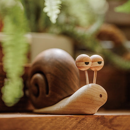 Enchanting Wooden Snail Diffuser Decoration - Handcrafted Aromatherapy Delight