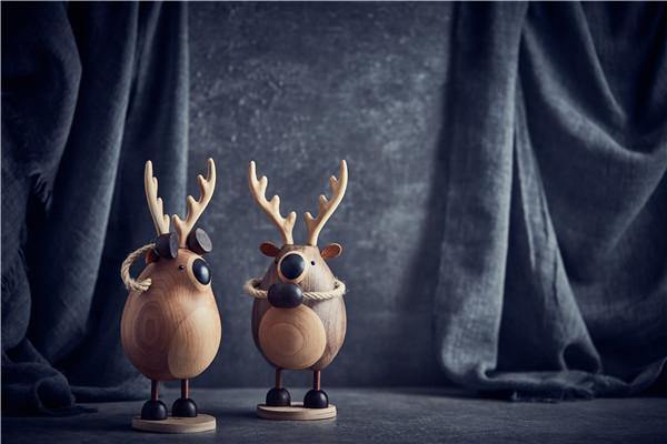 Couple Deer Figurines Wooden Hand Carved Wedding Gifts - Wooden Islands